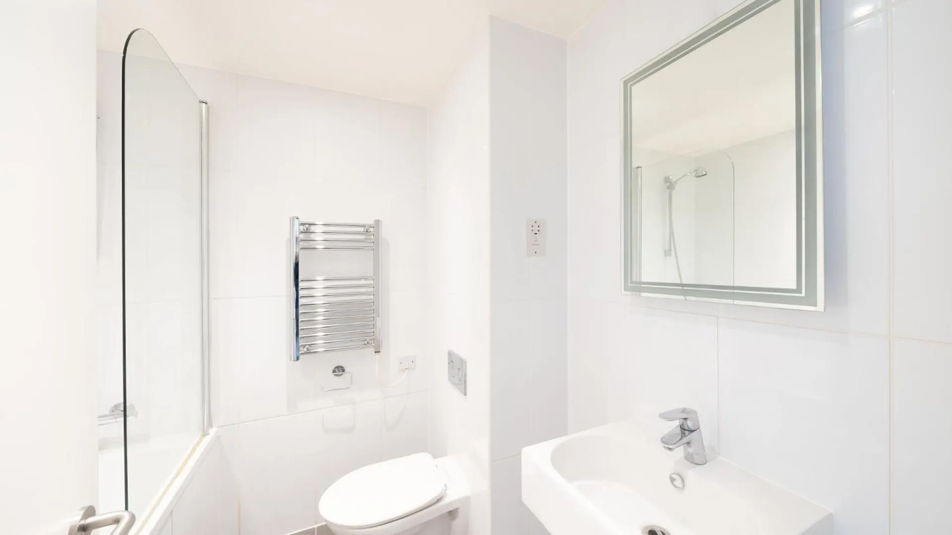 Chapter Aldgate London Apartment